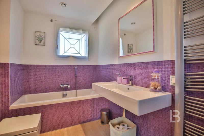 Appartement - 240 m² - 8 pièces