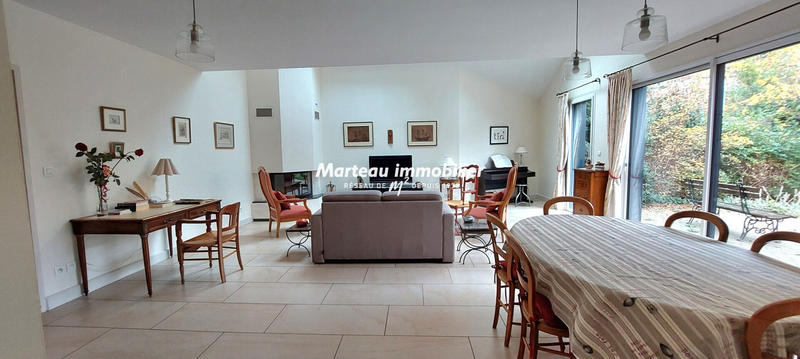 Demeure - 254 m² - 10 pièces