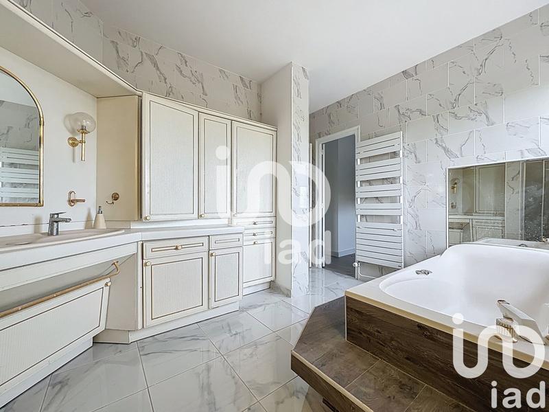 Maison - 200 m² - 7 pièces