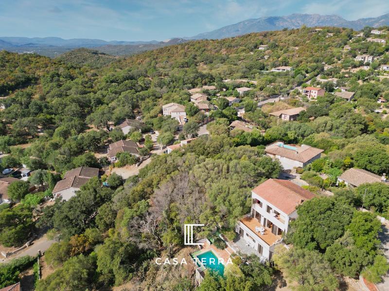 Maison - 240 m² - 12 pièces