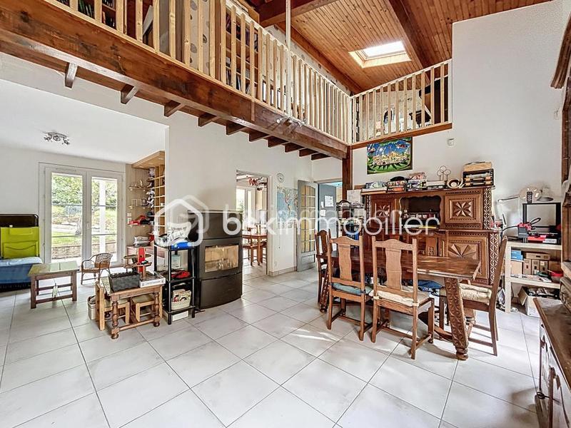 Maison - 230 m² - 9 pièces