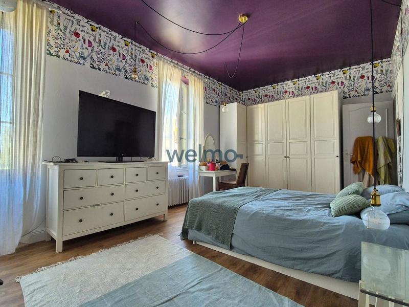 Maison - 715 m² - 13 pièces