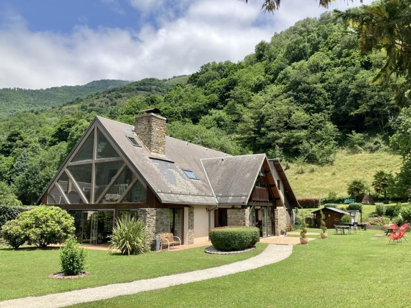 Maison - 306 m² - 12 pièces