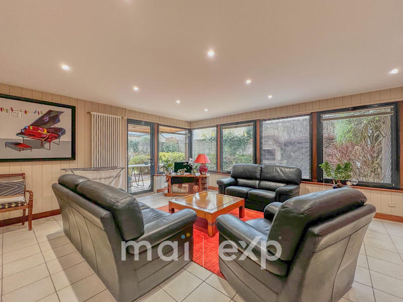 Maison traditionnelle - 230 m² - 6 pièces