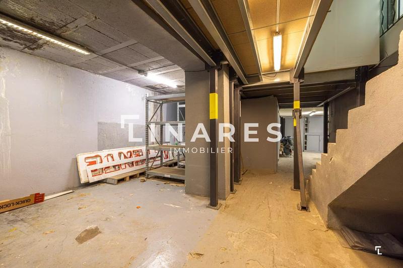 Local d'activités - 695 m² - 22 pièces