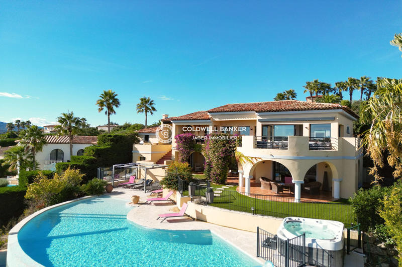 Villa - 249 m² - 8 pièces