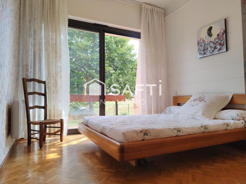 Maison - 220 m² - 6 pièces