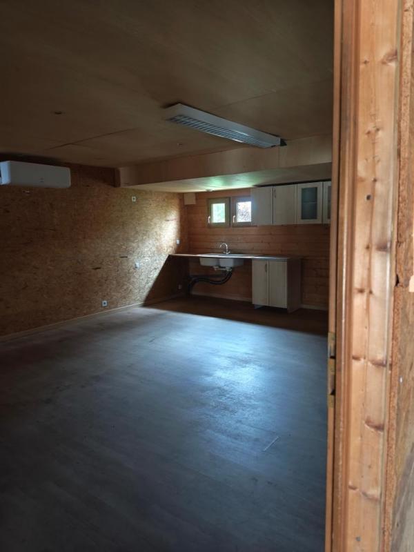 Local d'activité / Entrepôt - 180 m² - 6 pièces