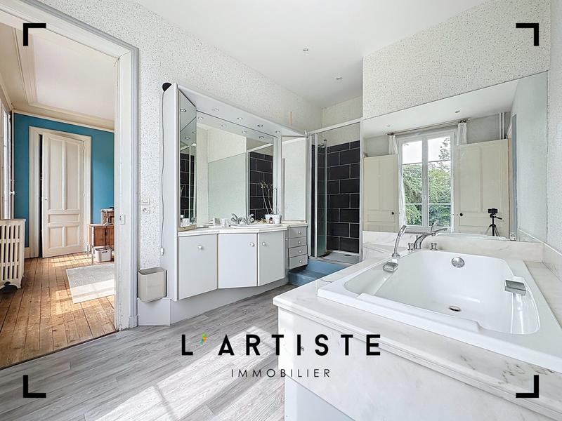 Maison - 353 m² - 11 pièces