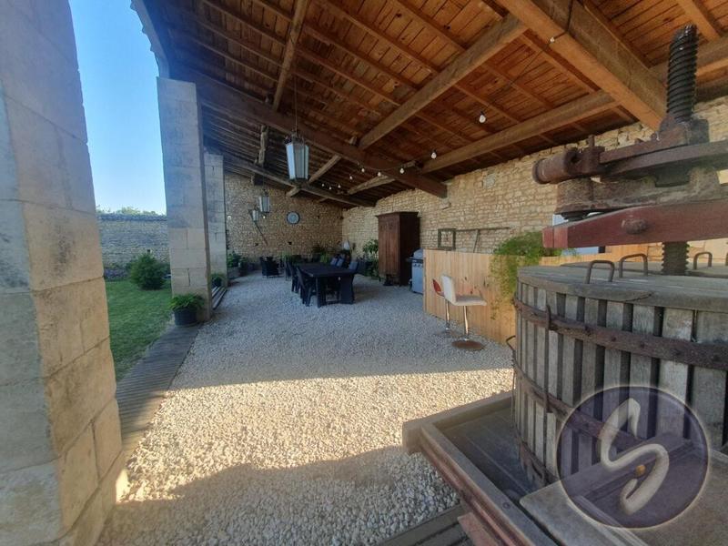 Maison - 327 m² - 9 pièces