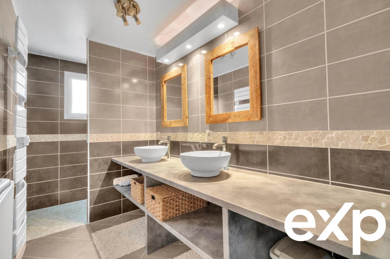 Maison - 167 m² - 6 pièces