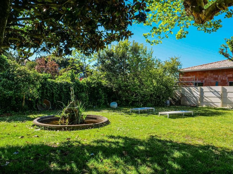 Maison - 345 m² - 8 pièces