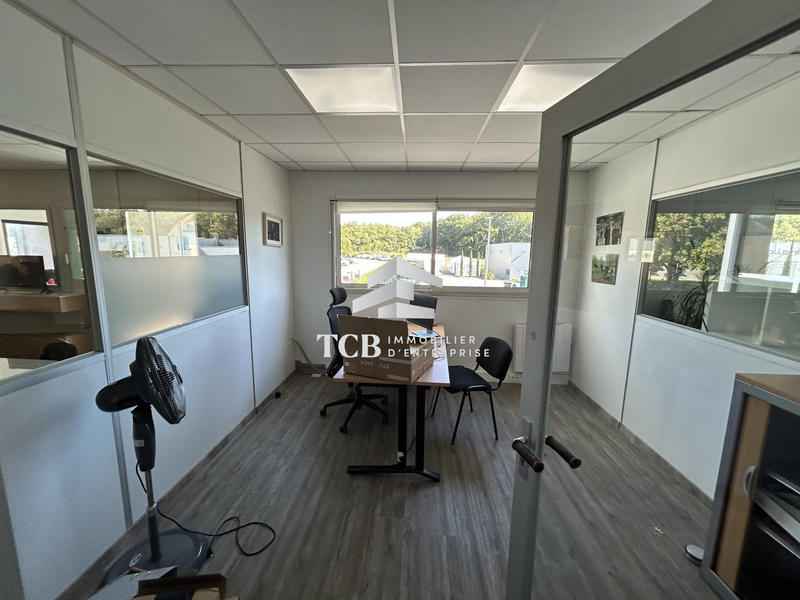 Local d'activités - 916 m²