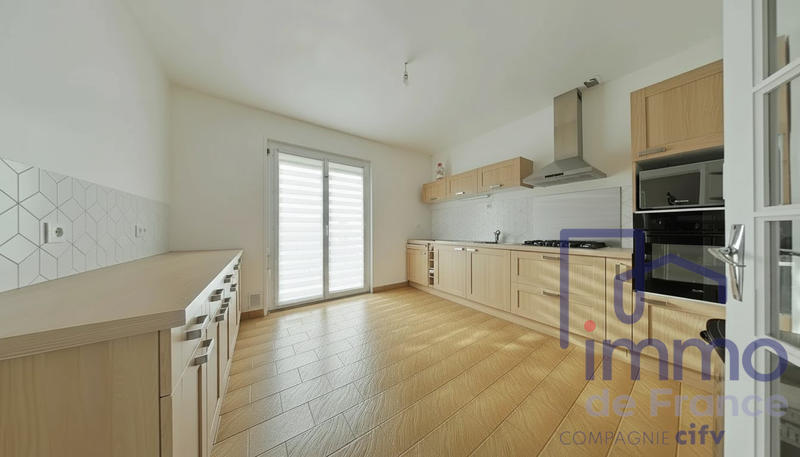 Maison - 222 m² - 8 pièces