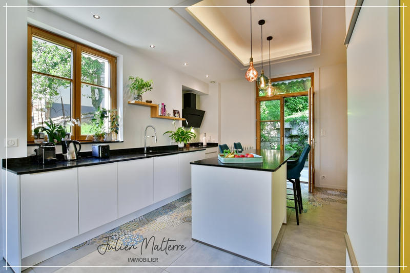 Maison bourgeoise - 211 m² - 8 pièces