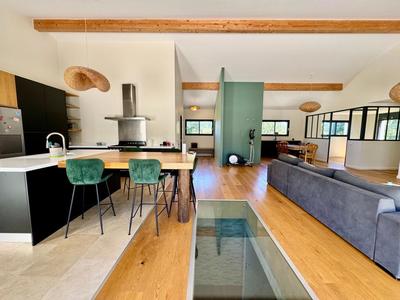 Maison - 233 m² - 7 pièces