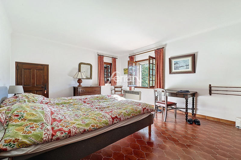 Propriété - 400 m² - 9 pièces