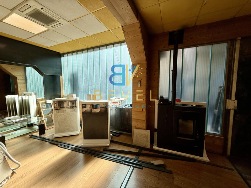 Local commercial - 111 m²