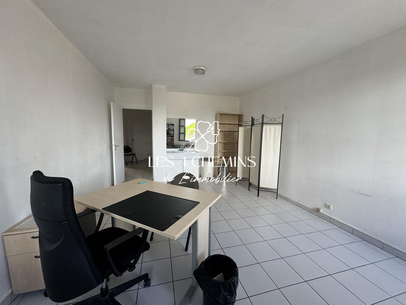 Local commercial - 77 m² - 4 pièces