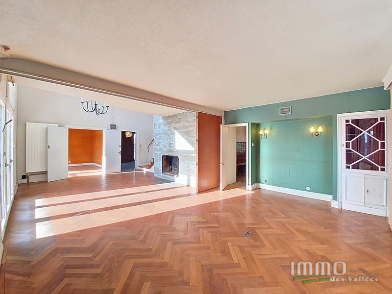 Maison - 205 m² - 11 pièces