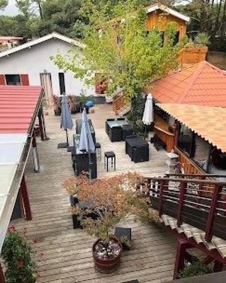 Maison - 420 m² - 10 pièces