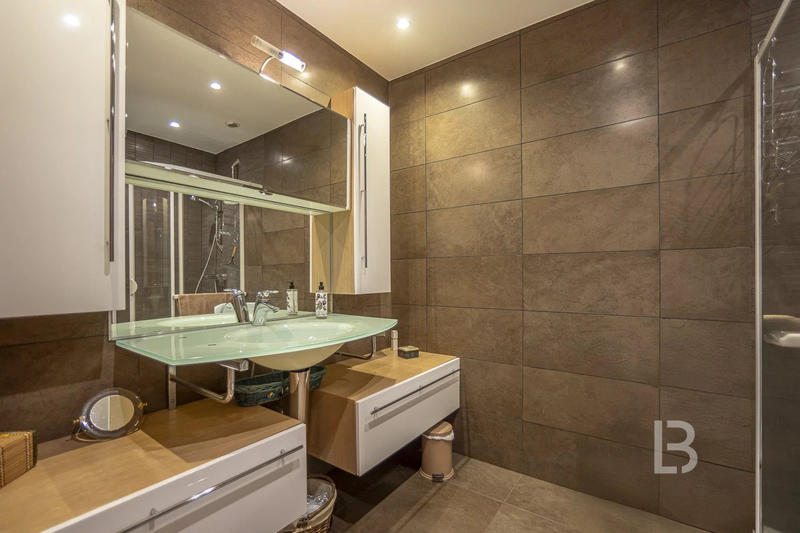 Maison - 202 m² - 5 pièces