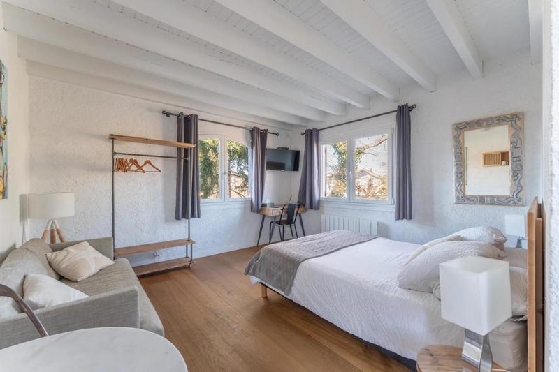 Propriété - 233 m² - 9 pièces