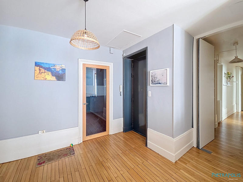 Appartement - 142 m² - 6 pièces