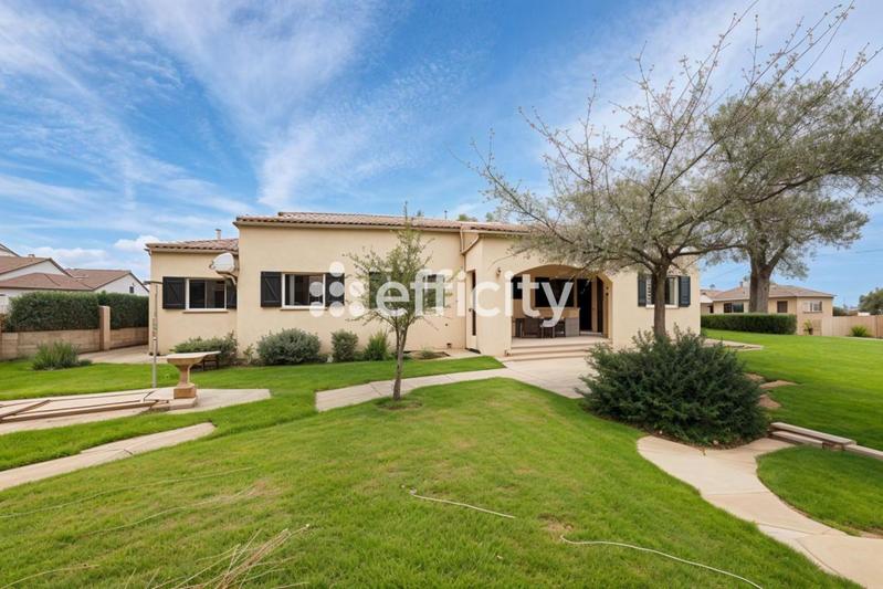 Maison - 260 m² - 12 pièces