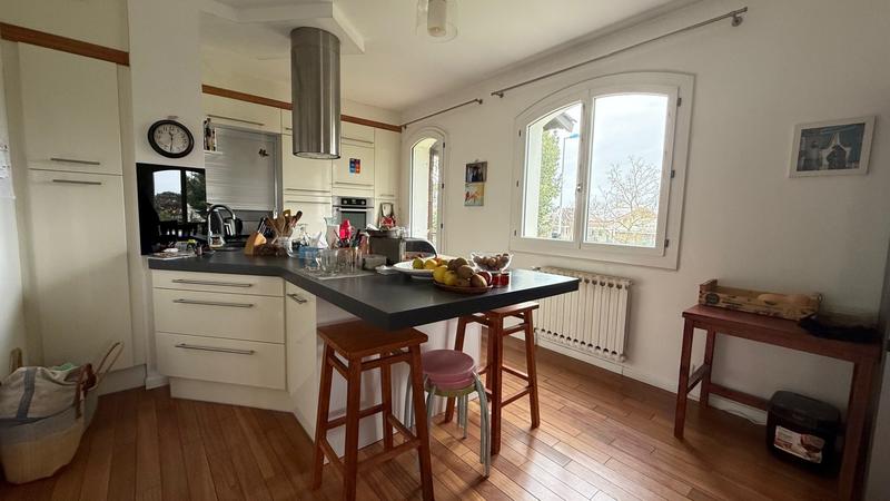 Maison traditionnelle - 210 m² - 8 pièces