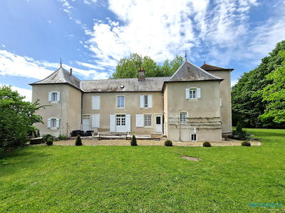 Maison - 300 m² - 13 pièces