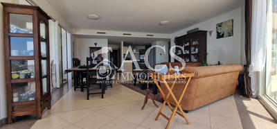 Appartement - 144 m² - 4 pièces