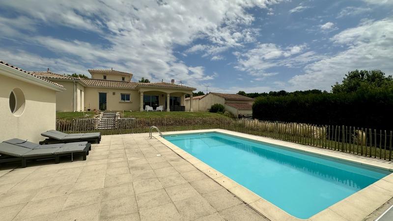 Maison - 200 m² - 8 pièces