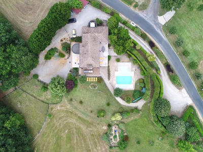 Maison - 460 m² - 10 pièces