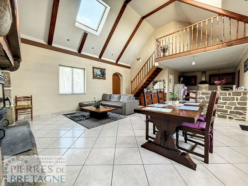 Maison - 220 m² - 7 pièces