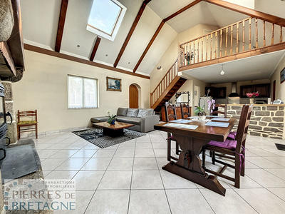 Maison - 220 m² - 7 pièces