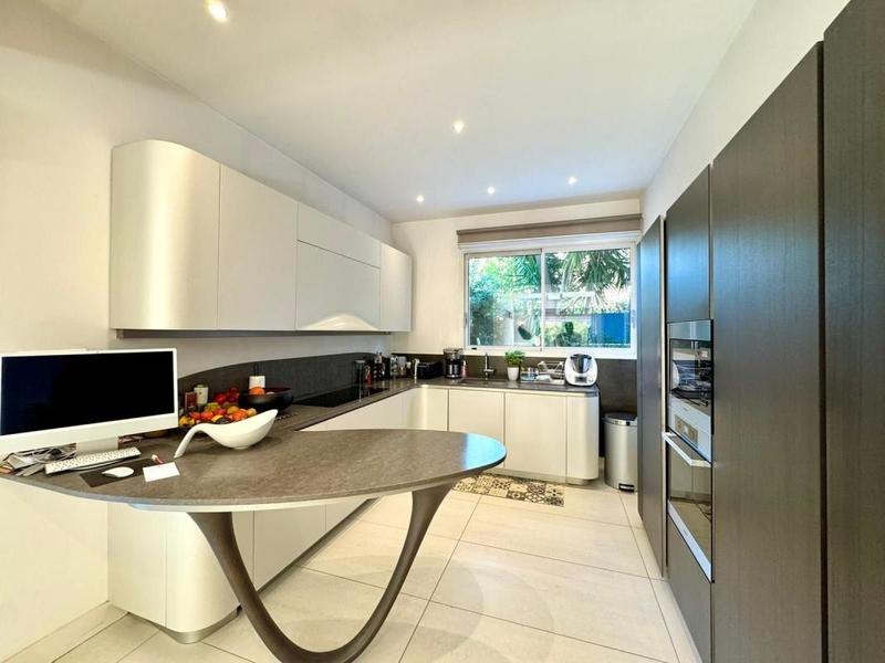 Maison d'architecte - 300 m² - 6 pièces