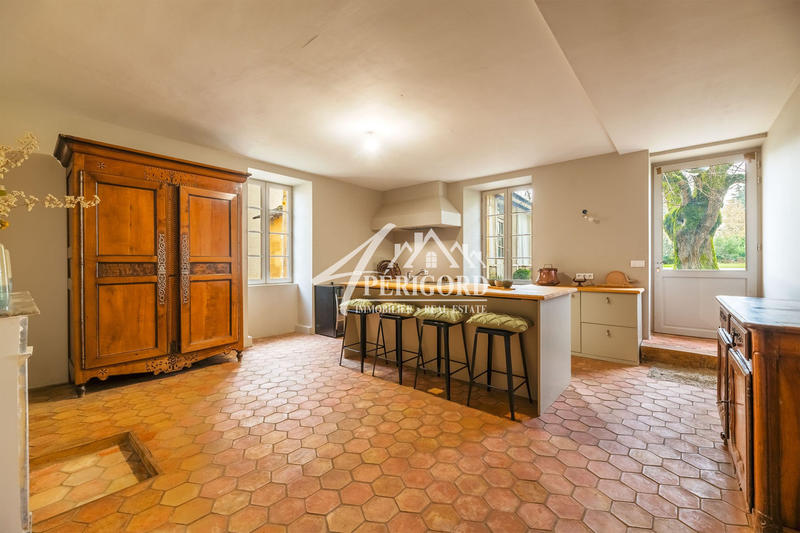 Maison - 435 m² - 11 pièces