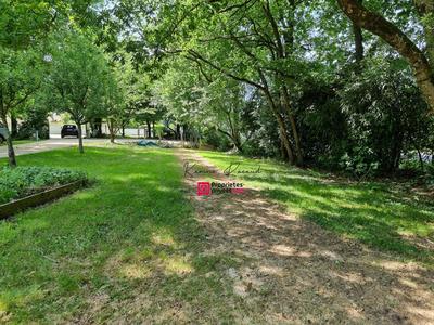 Terrain constructible - 868 m²