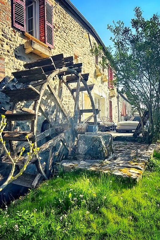 Maison - 242 m² - 6 pièces