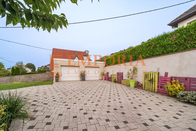 Maison - 180 m² - 8 pièces