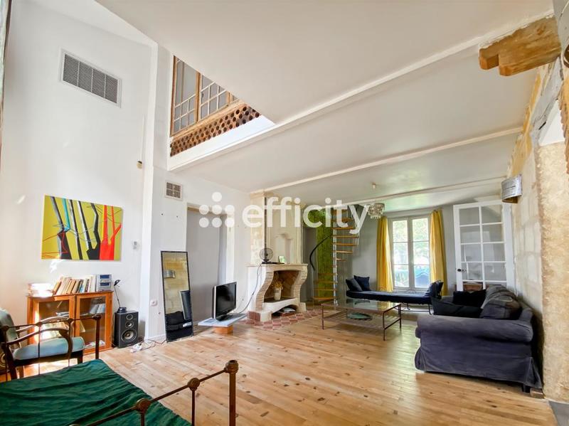 Maison - 250 m² - 9 pièces