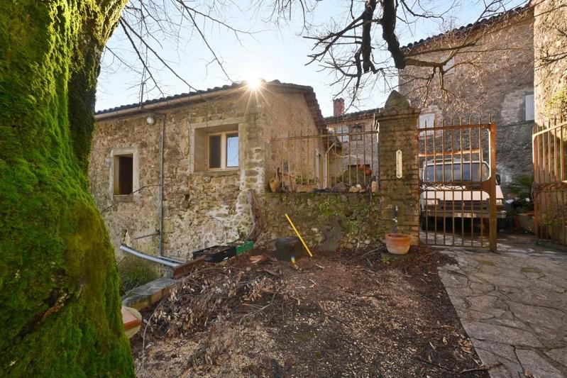 Maison - 300 m² - 10 pièces