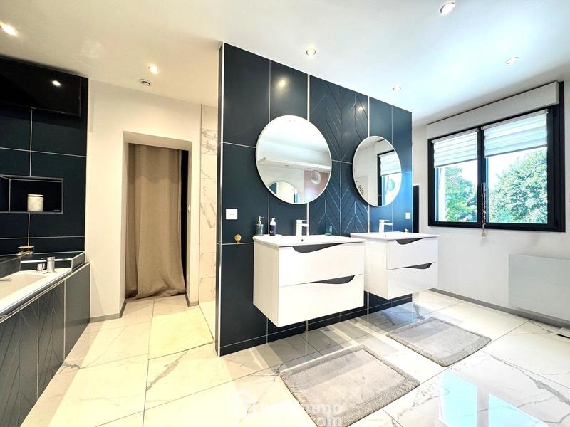 Maison - 230 m² - 7 pièces