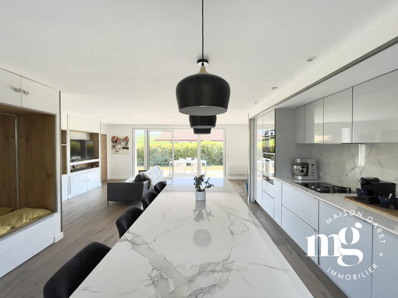 Maison - 187 m² - 8 pièces