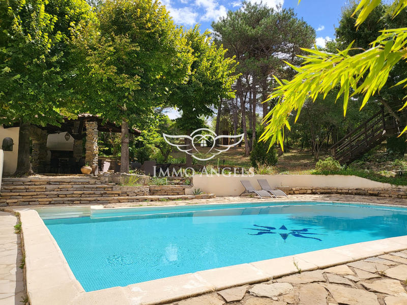 Maison traditionnelle - 275 m² - 8 pièces