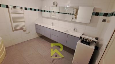 Maison - 275 m² - 9 pièces