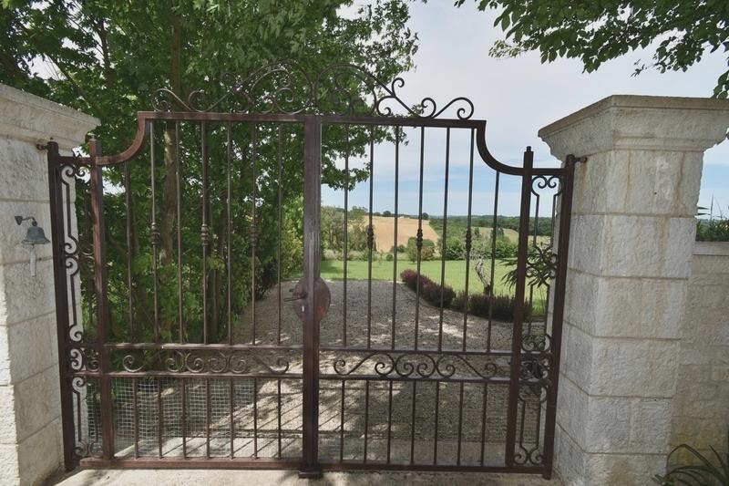 Maison en pierre - 174 m² - 4 pièces