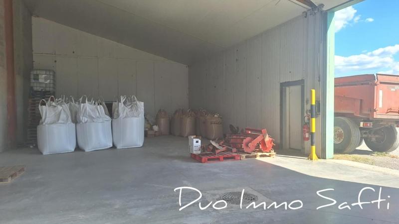 Local commercial - 2 200 m² - 6 pièces