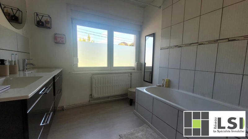 Maison - 97 m² - 7 pièces